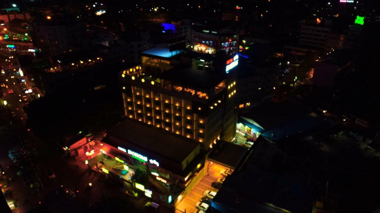 Hotel Blossoms Tiruchirappalli Eksteriør bilde